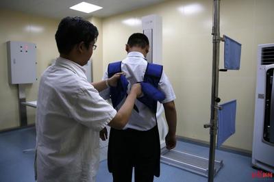 一年約20家醫(yī)療機(jī)構(gòu)因"放射檢查未防護(hù)"被處罰,哪些時(shí)候要穿防護(hù)服?專家科普